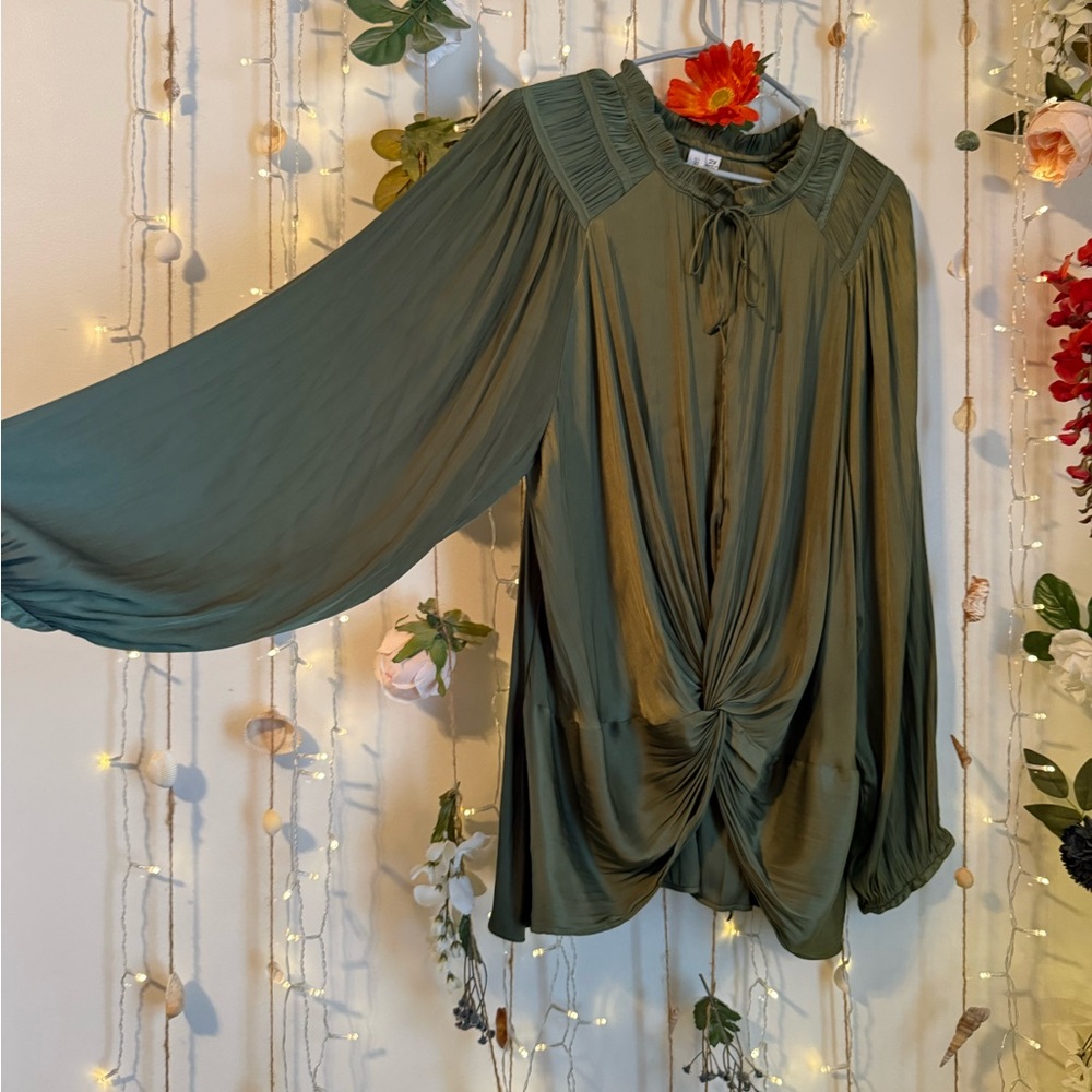 ๐ Olive Green Grace + Karma Top ๐ - Picture 3 of 3